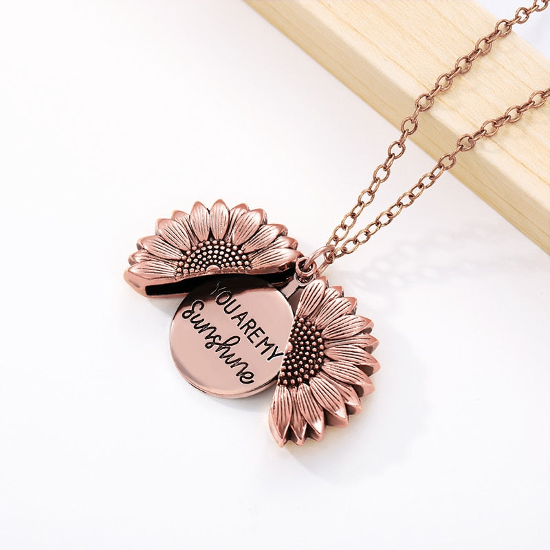 collier au Pendentif Tournesol ( You Are My Sunshine ) , 3 Colories disponibles