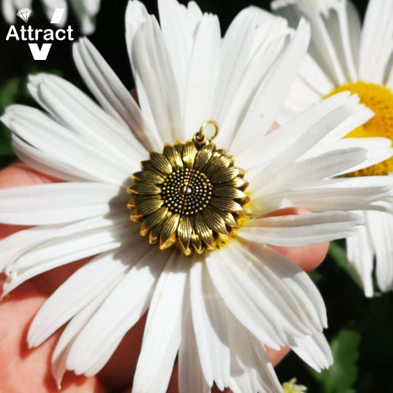 collier au Pendentif Tournesol ( You Are My Sunshine ) , 3 Colories disponibles